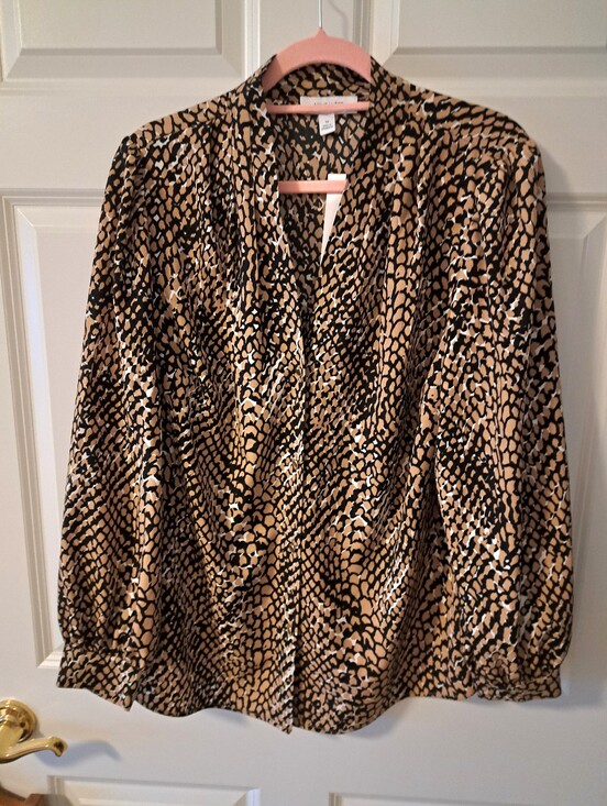 Nine West Tops - NINE WEST leopard Print BLOUSE brand new SIZE 1X gold butttons LONG SLEEVES